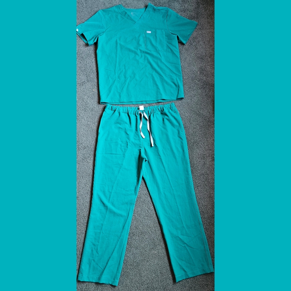 Figs Mens Scrub Set in Hunter Green